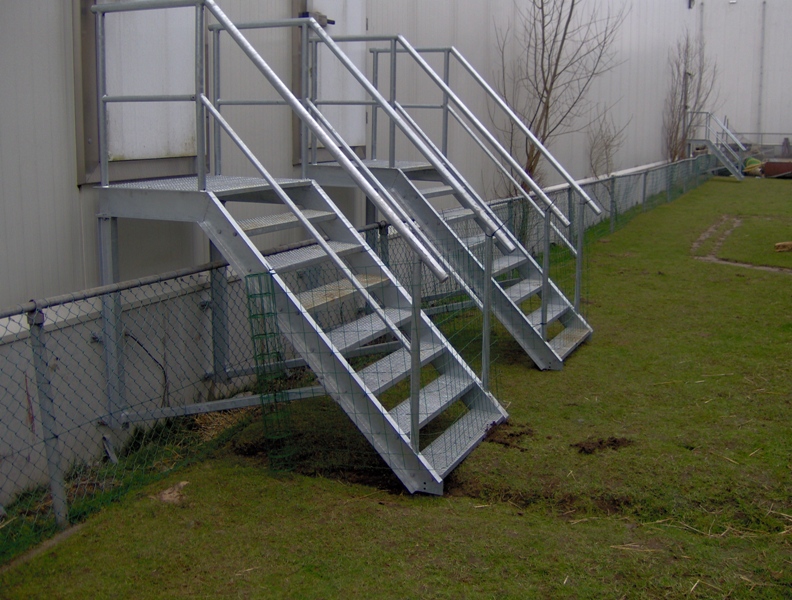 Diverse vluchttrappen voor een opslaghal in Zeewolde