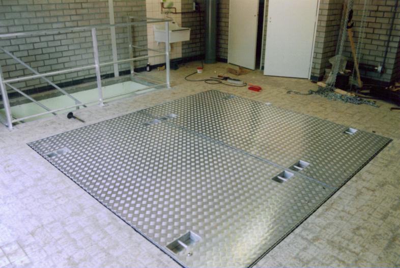 Aluminium trap en omranding van dekluik in pomphuis te Schijndel