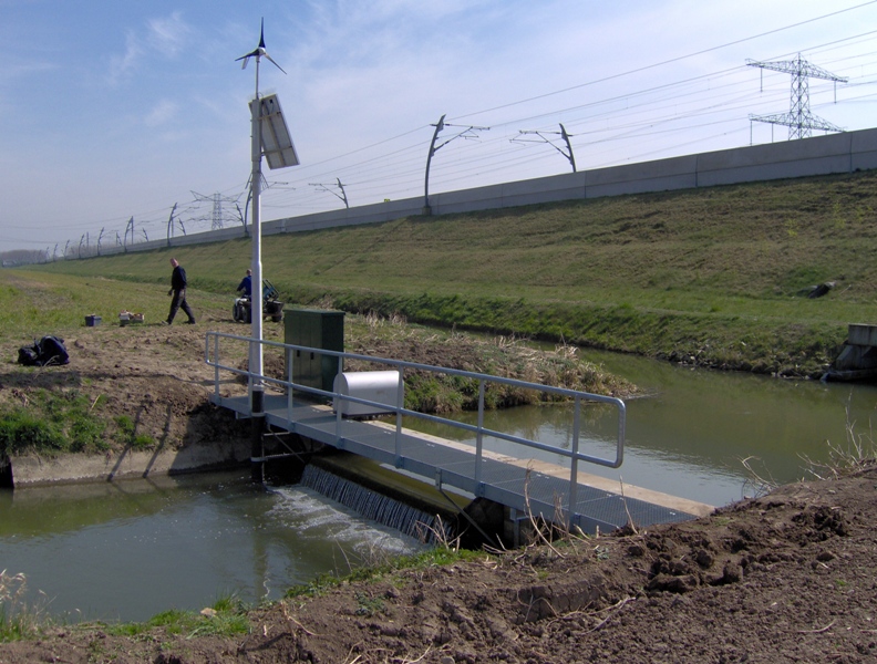 Ontwerpen vervaardigen en plaatsen van een zevental loopbordessen en hekwerken bij waterstuwen in de