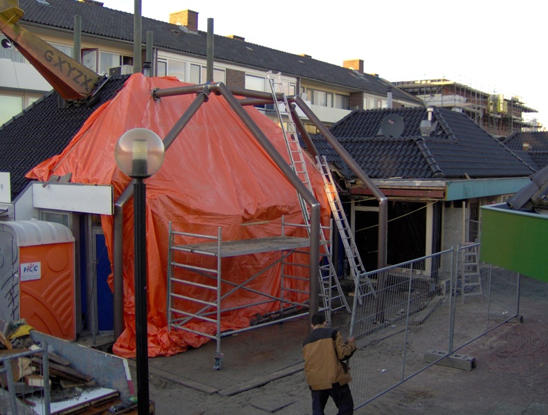 Uitbreiding van een winkelpand in het centrum van Dronten.