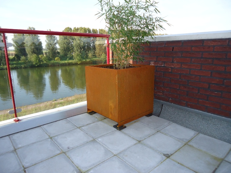 Corten staal bloembak voor in de tuin of dakterras