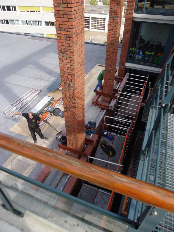Bovenaanzicht van de tijdelijke opvang voor het metselwerk.