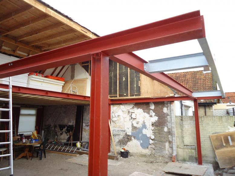 Constructie voor een uitbouw van een woning nabij Heereveen.