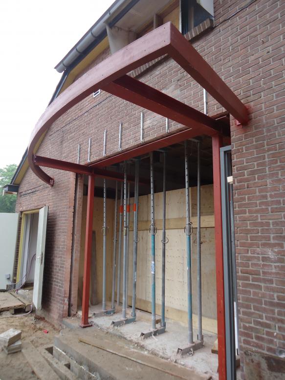 Luifelconstructie voor de nieuwe entree van het Noord-veluws museum in Nunspeet.